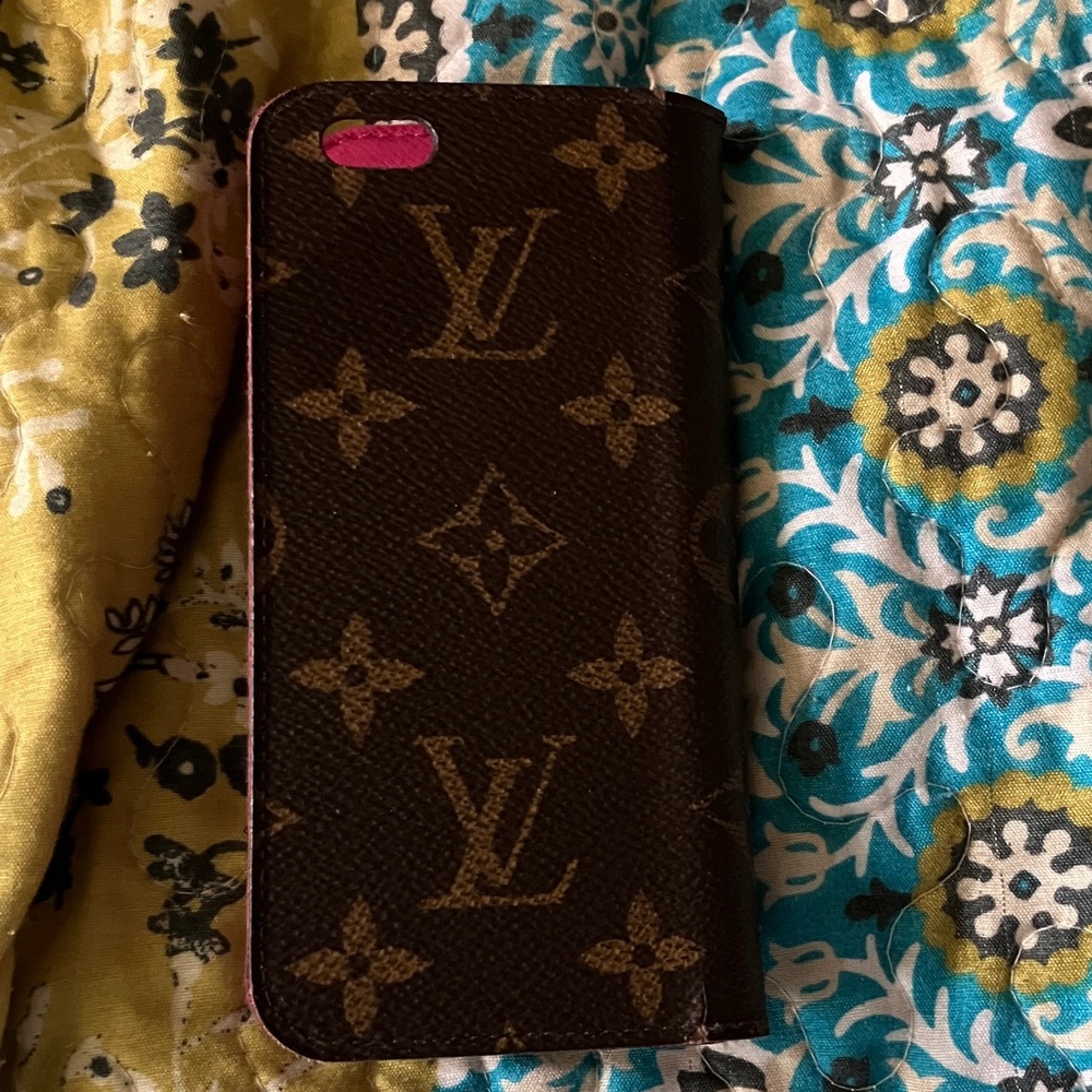 Louis Vuitton Brown Monogram Authentic 💯
Fits a 2020 or 2022 Iphone - Picture 2 of 5